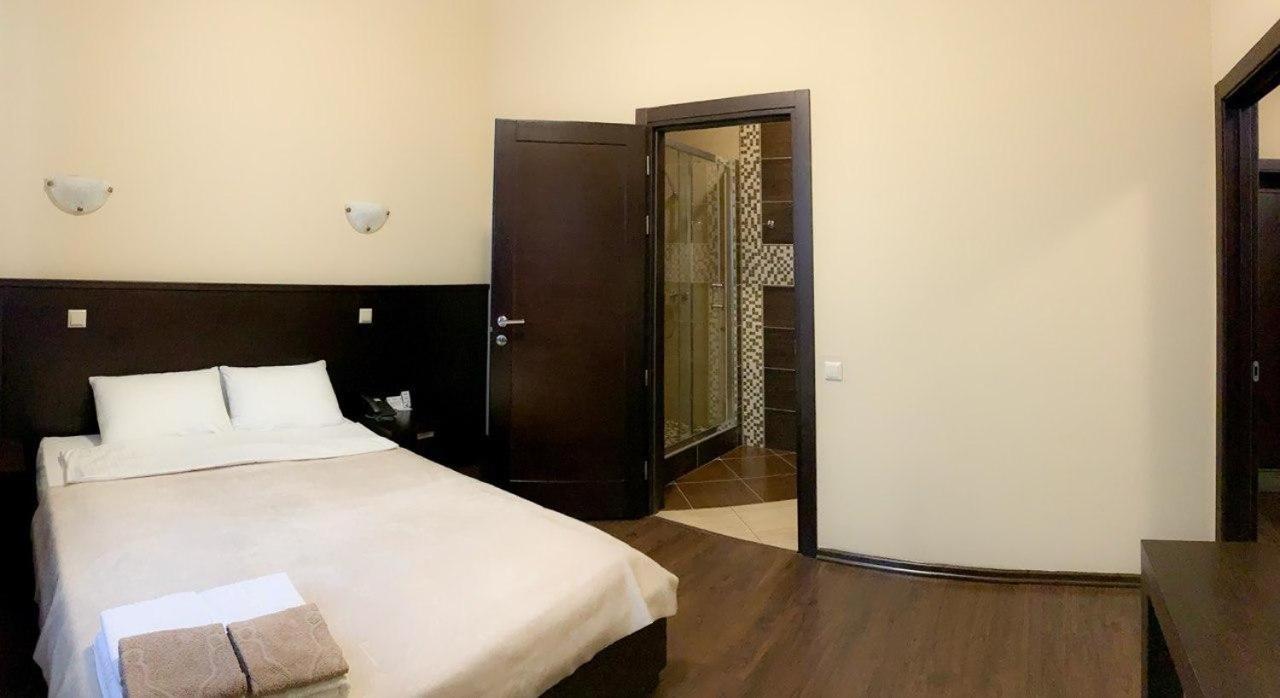Etoile Hotel Charkov Buitenkant foto